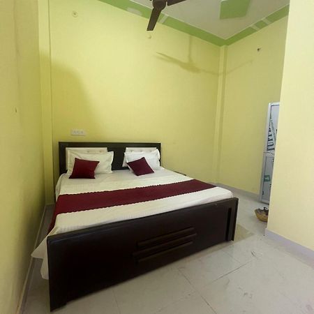Hotel Vijay Palace Ayodhya Dış mekan fotoğraf
