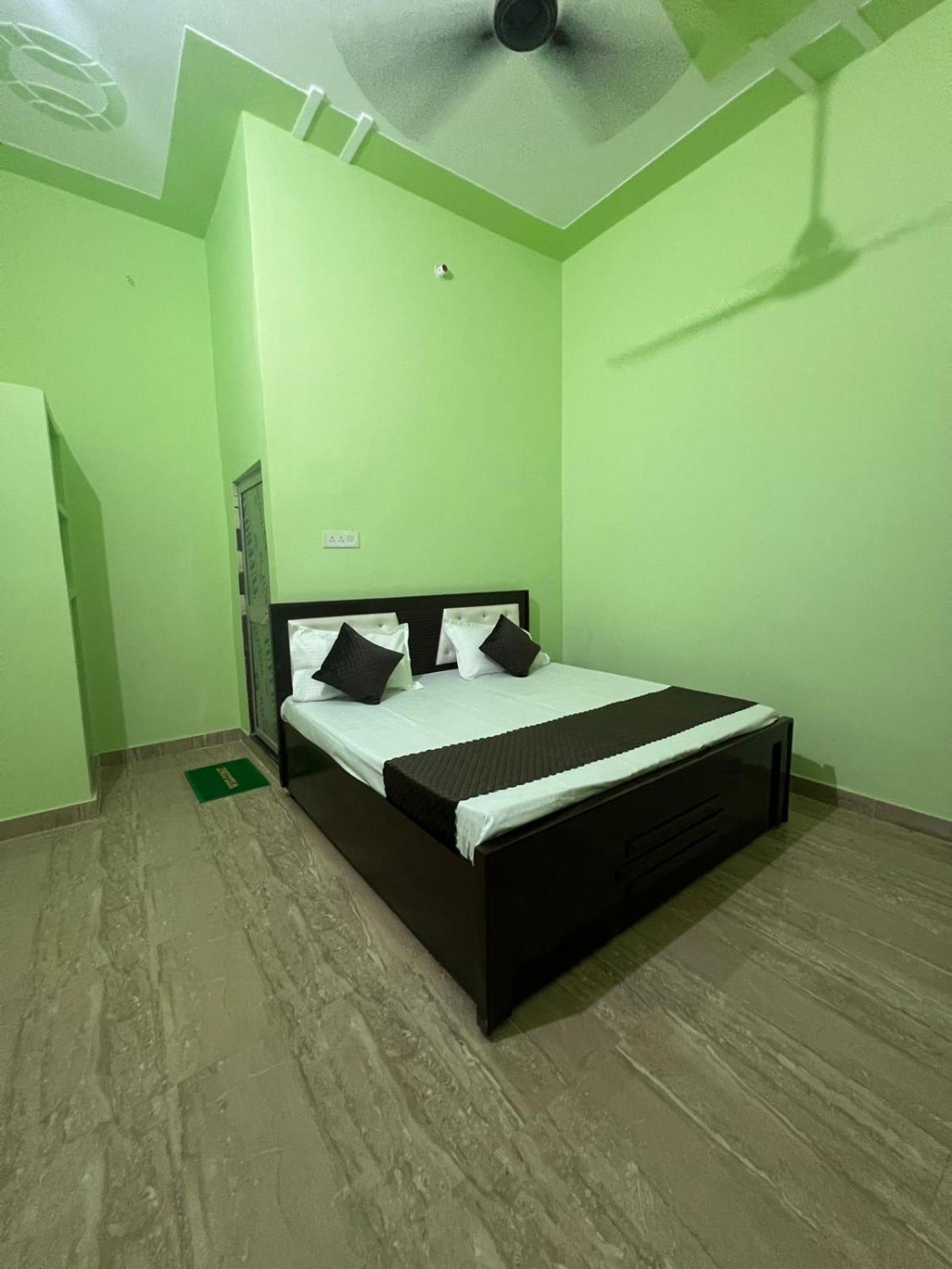 Hotel Vijay Palace Ayodhya Dış mekan fotoğraf