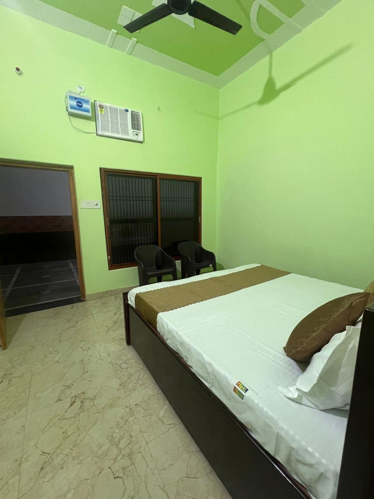 Hotel Vijay Palace Ayodhya Dış mekan fotoğraf
